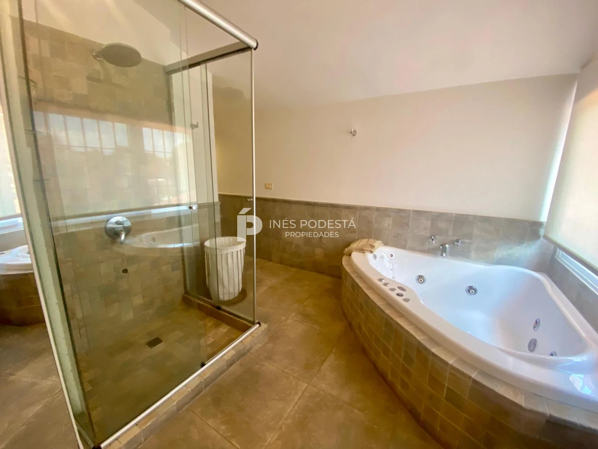 Casa ID.41257 - Alquiler 4 dormitorios y dependencia de servicio con piscina