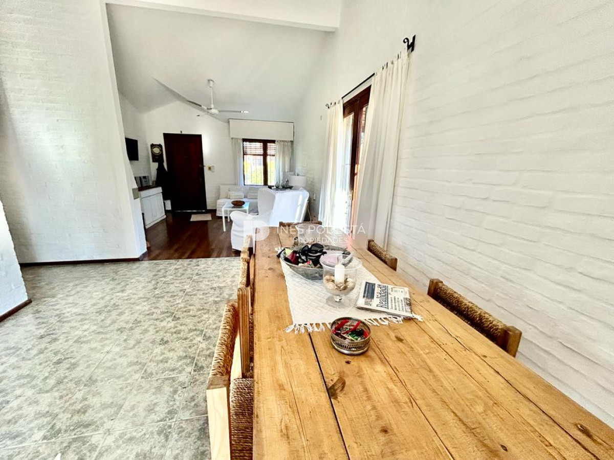 Casa ID.4792 - Alquiler Zona de colegios, 3 dormitorios y 2 baños, jardín cercado