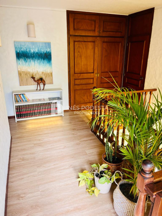 Casa ID.320 - Mansa con 5 dormitorios y dependencia de servicio