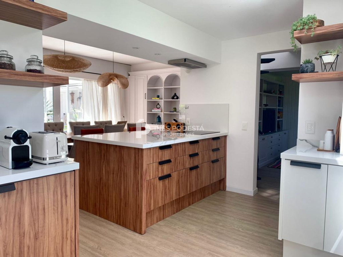 Casa ID.40186 - ALQUILER MANSA CON 4 DORMITORIOS Y 3 BAÑOS,  PILETA CLIMATIZADA