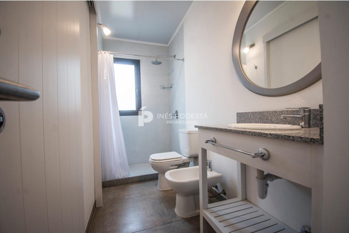 Casa ID.8678 - Alquiler 4 dormitorios y dependencia de servicio con piscina