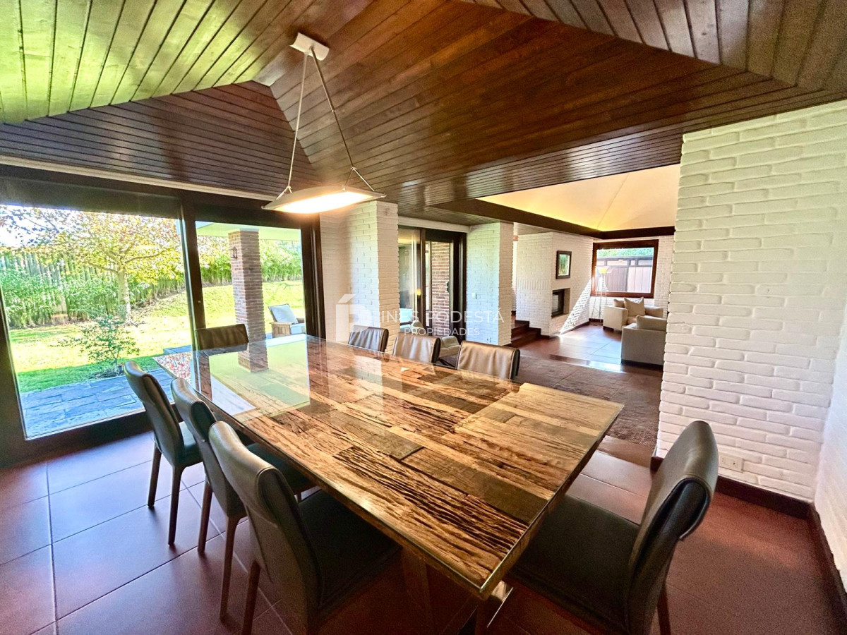 Casa ID.8429 - Venta de Excelente propiedad en el corazón de La Mansa con 4 suites