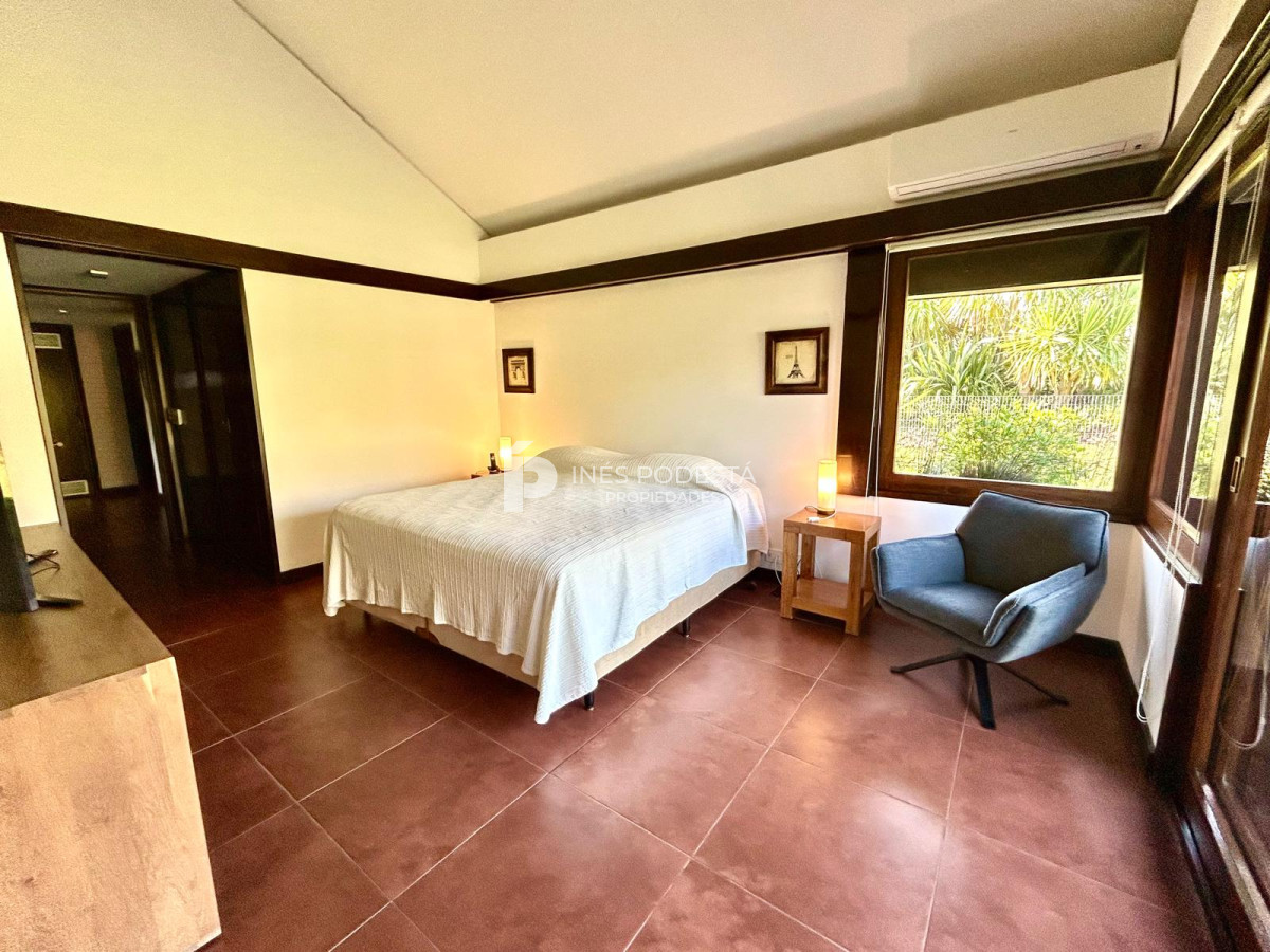Casa ID.8429 - Venta de Excelente propiedad en el corazón de La Mansa con 4 suites