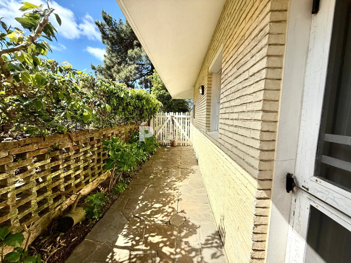 Casa ID.41758 - Venta casa 4 dormitorios y dependencia de servicio