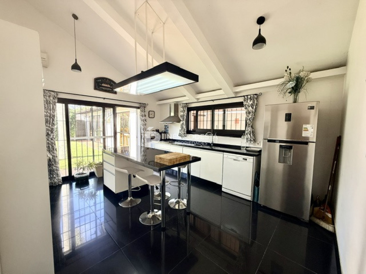 Casa ID.230 - Venta casa con 3 dormitorios y medio con piscina
