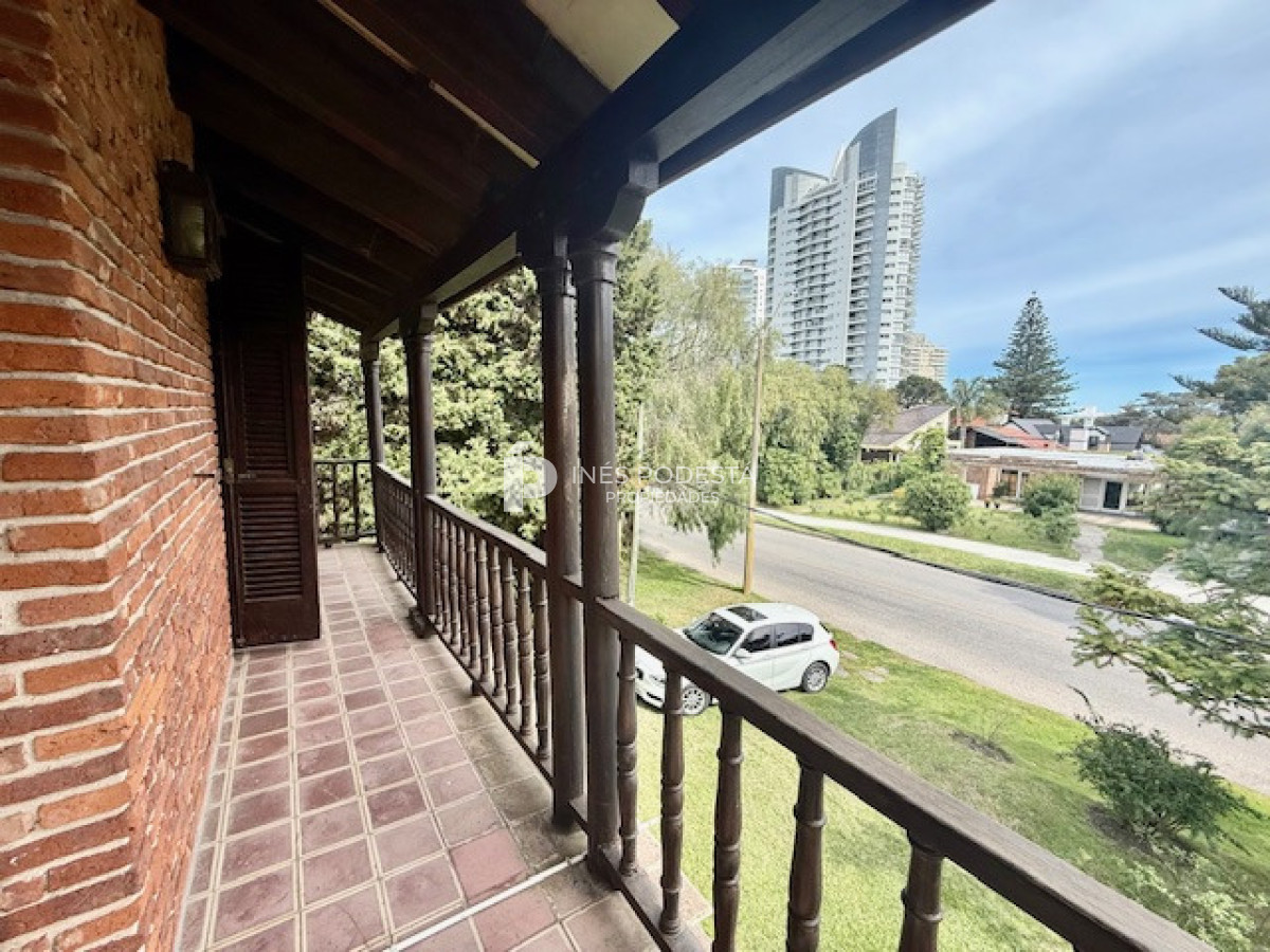 Casa ID.41747 - Venta 7 dormitorios, 8 baños  más dependencias de servicio