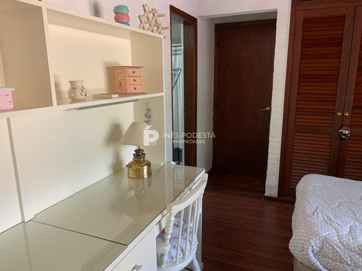 Casa ID.830 - Venta en Mansa 4 dormitorios y dependencia de servicio