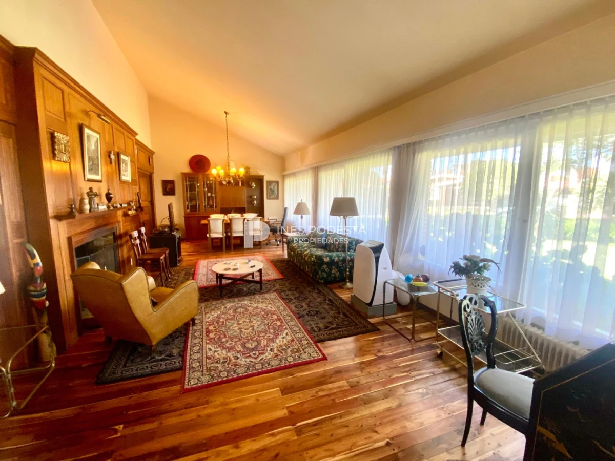 Casa ID.41758 - Venta casa 4 dormitorios y dependencia de servicio