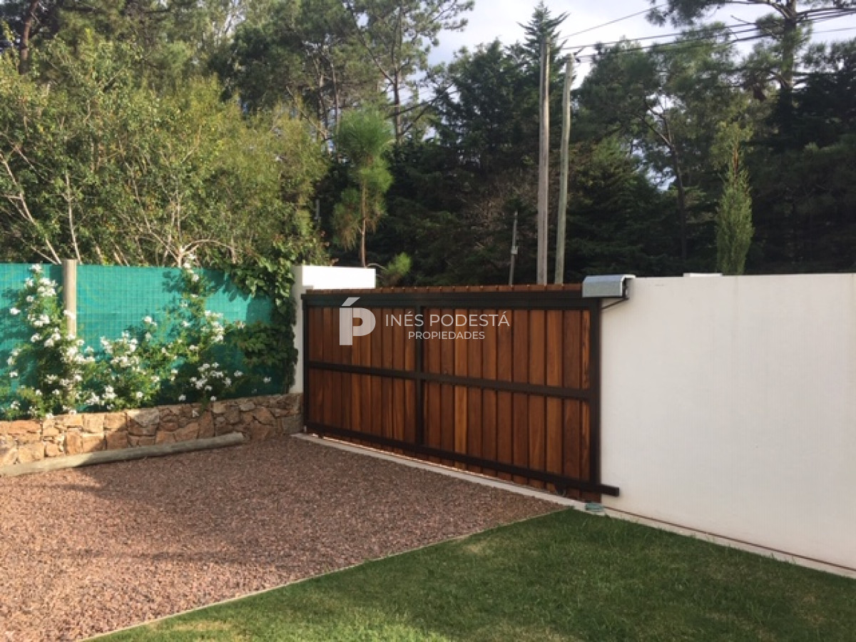 Casa ID.8678 - Alquiler 4 dormitorios y dependencia de servicio con piscina