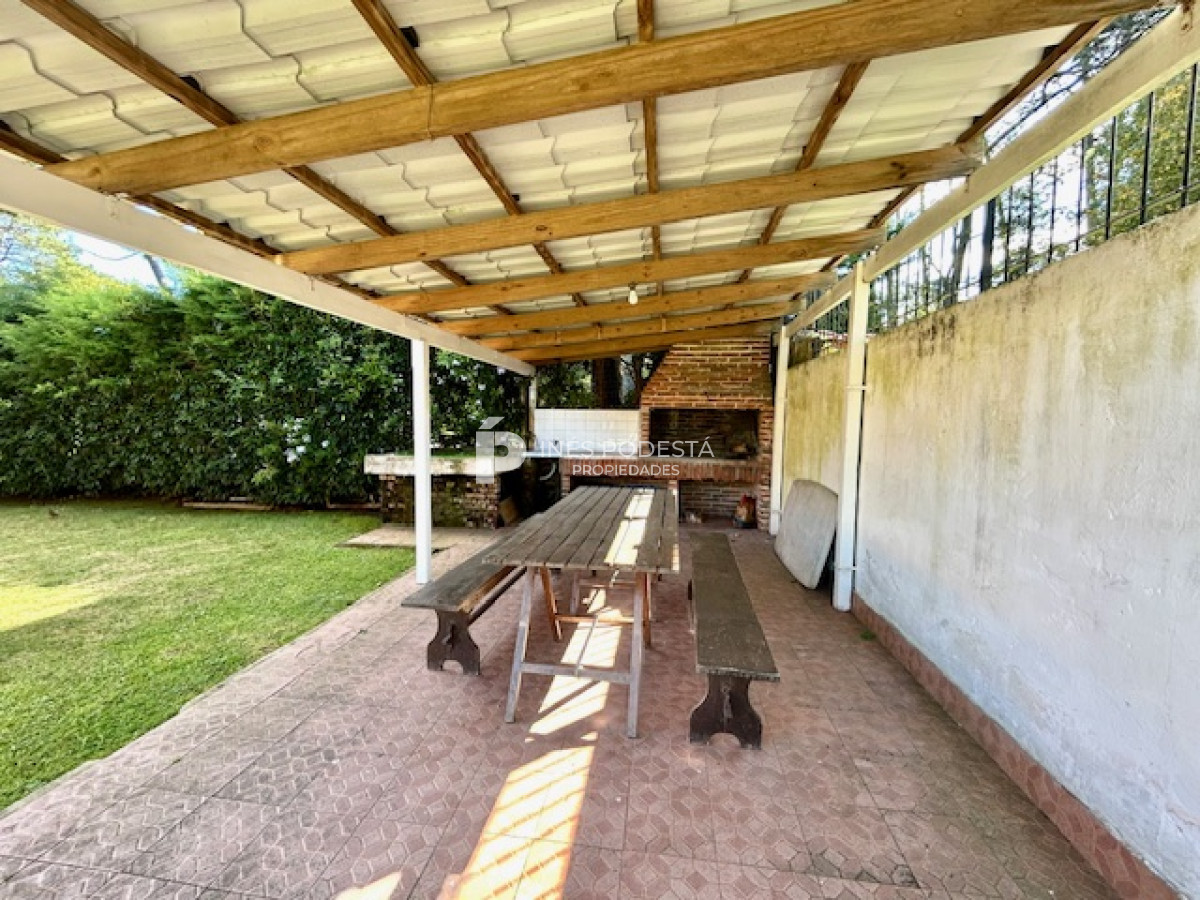 Casa ID.7039 - Venta casa de 3 dormitorios y dependencia de servicio