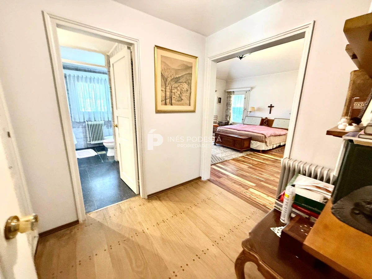 Casa ID.41758 - Venta casa 4 dormitorios y dependencia de servicio