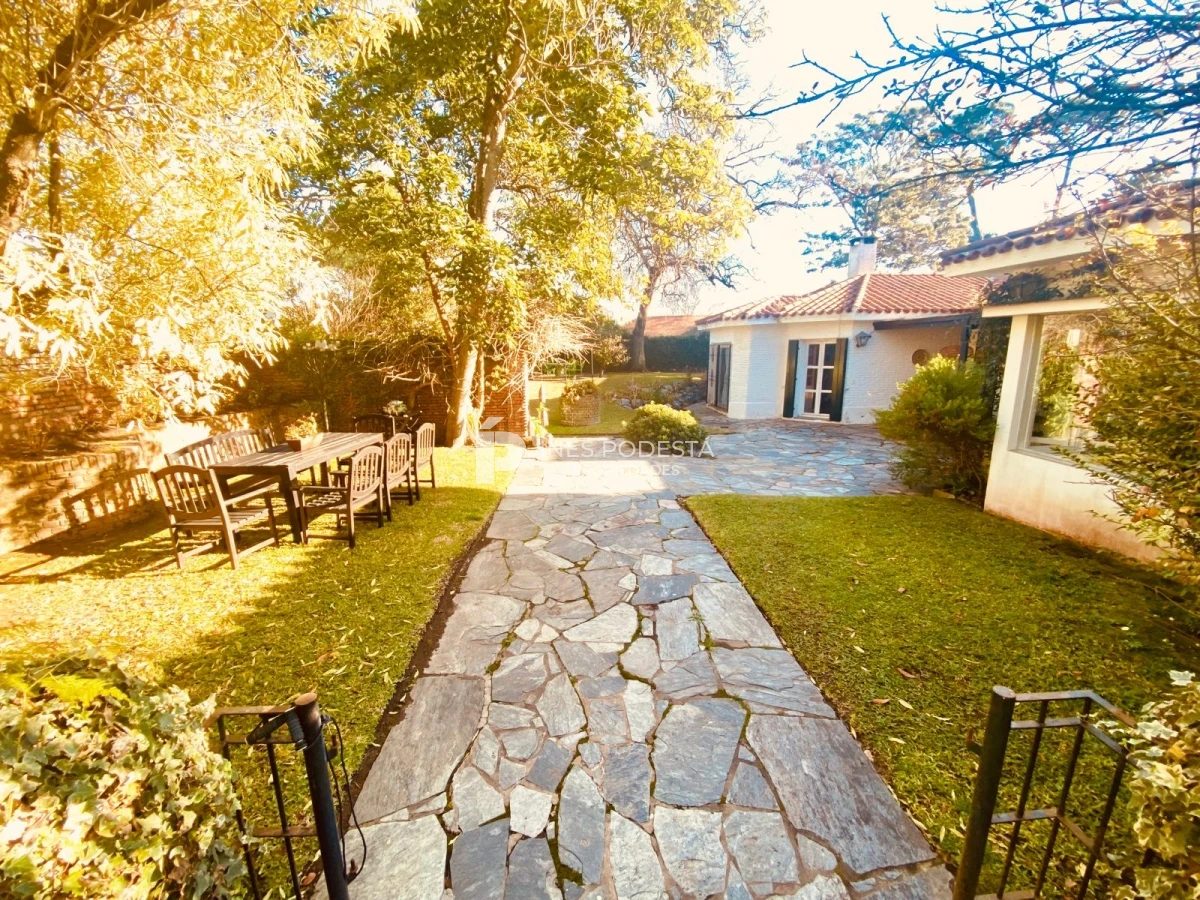 Casa ID.2112 - Alquiler en mansa 4 dormitorios y 3 baños 