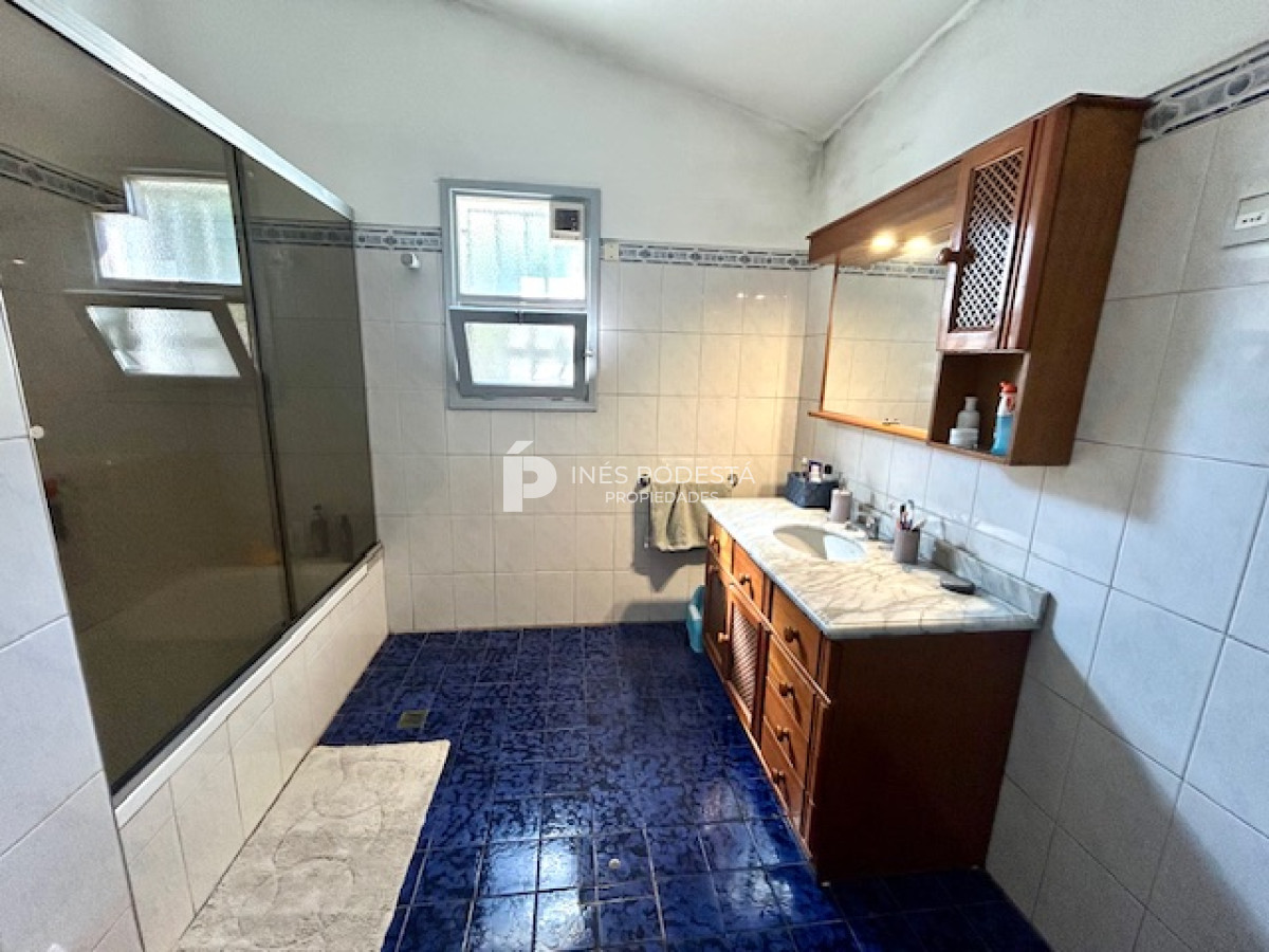 Casa ID.41694 - Alquiler mansa 3 dormitorios y dependencia de servicio con pisicna