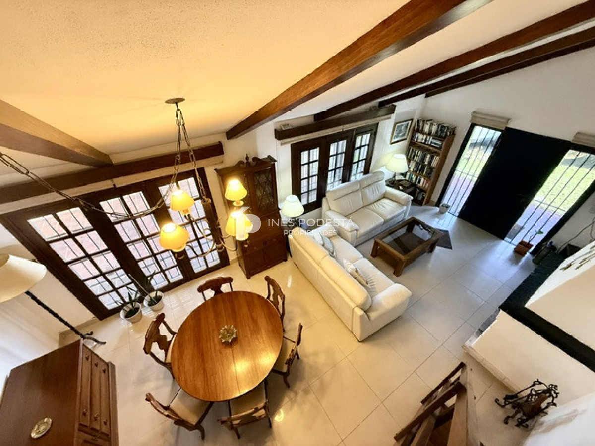 Casa ID.230 - Venta casa con 3 dormitorios y medio con piscina