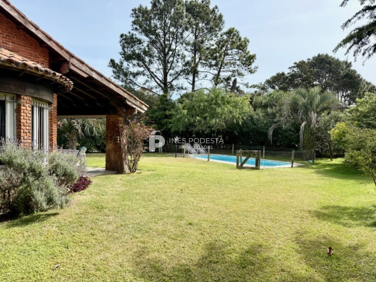 Casa ID.41747 - Venta 7 dormitorios, 8 baños  más dependencias de servicio