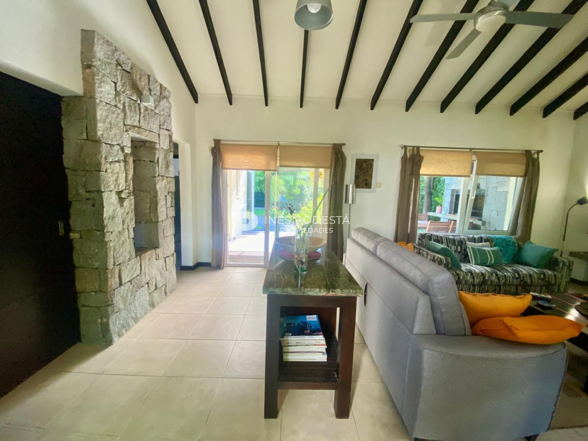 Casa ID.41900 - Casa en venta con 3 dormitorios y 2 baños