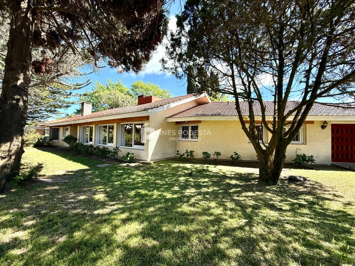 Casa ID.41758 - Venta casa 4 dormitorios y dependencia de servicio