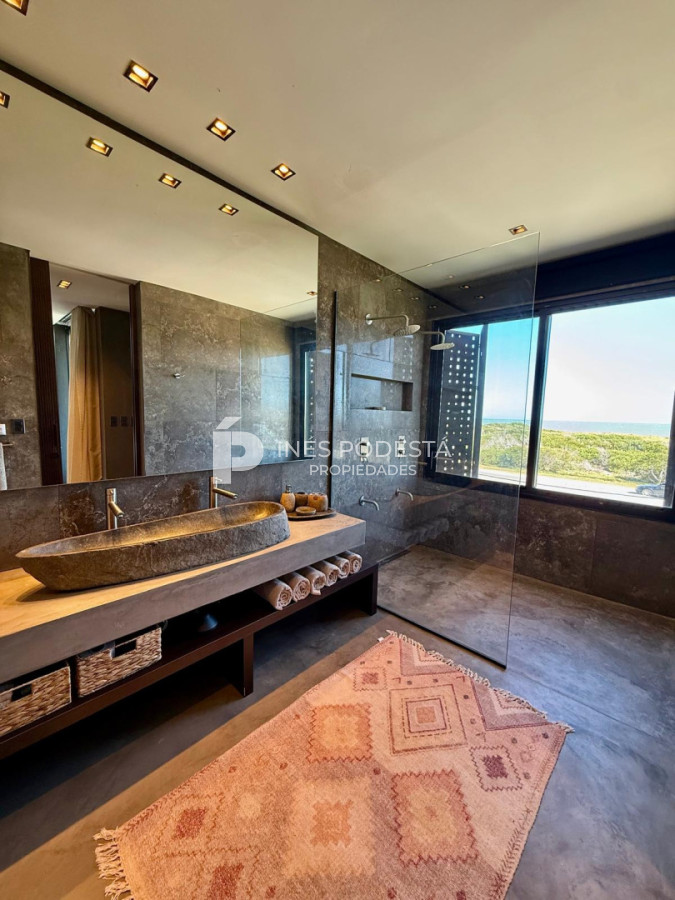 Casa ID.41914 - Venta propiedad moderna con 2 suites y dependencia de servicio