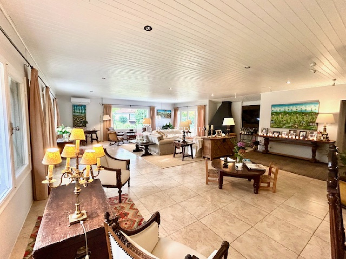 Casa ID.40762 - Venta en mansa con 4 dormitorios más 2 dormitorios exteriores