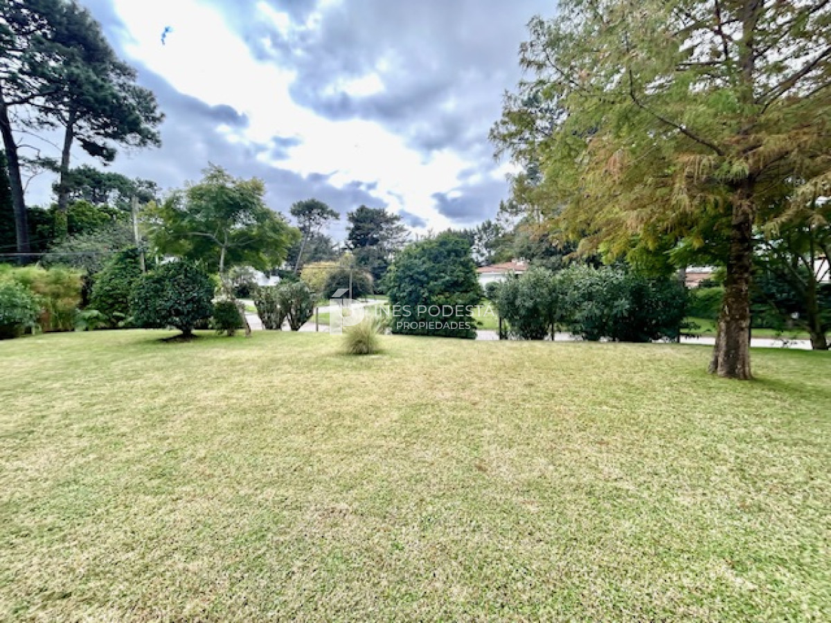 Casa ID.40762 - Venta en mansa con 4 dormitorios más 2 dormitorios exteriores