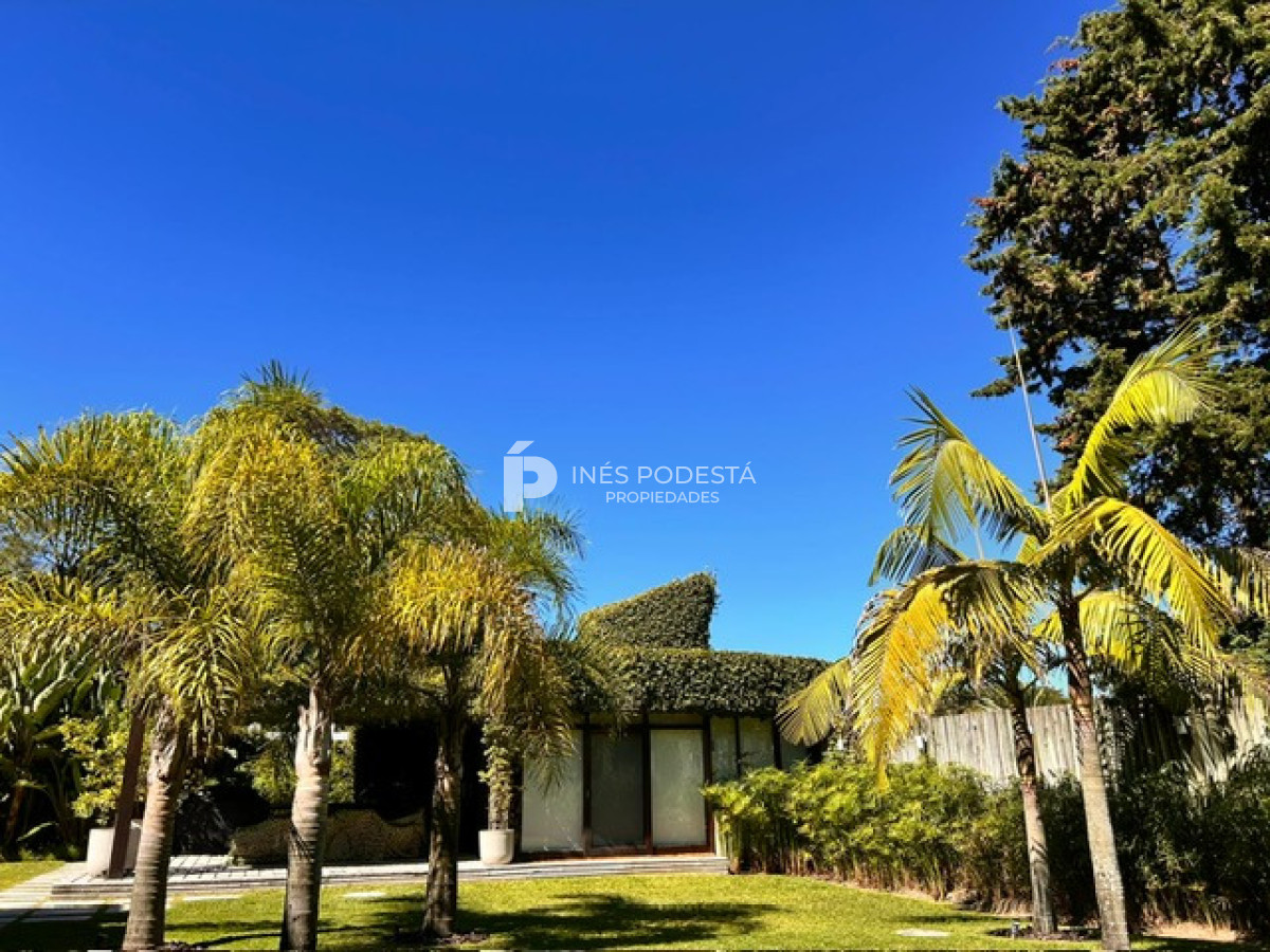 Casa ID.8429 - Venta de Excelente propiedad en el corazón de La Mansa con 4 suites