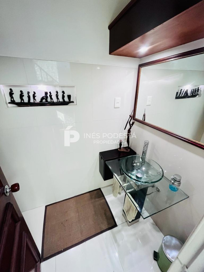 Casa ID.320 - Mansa con 5 dormitorios y dependencia de servicio
