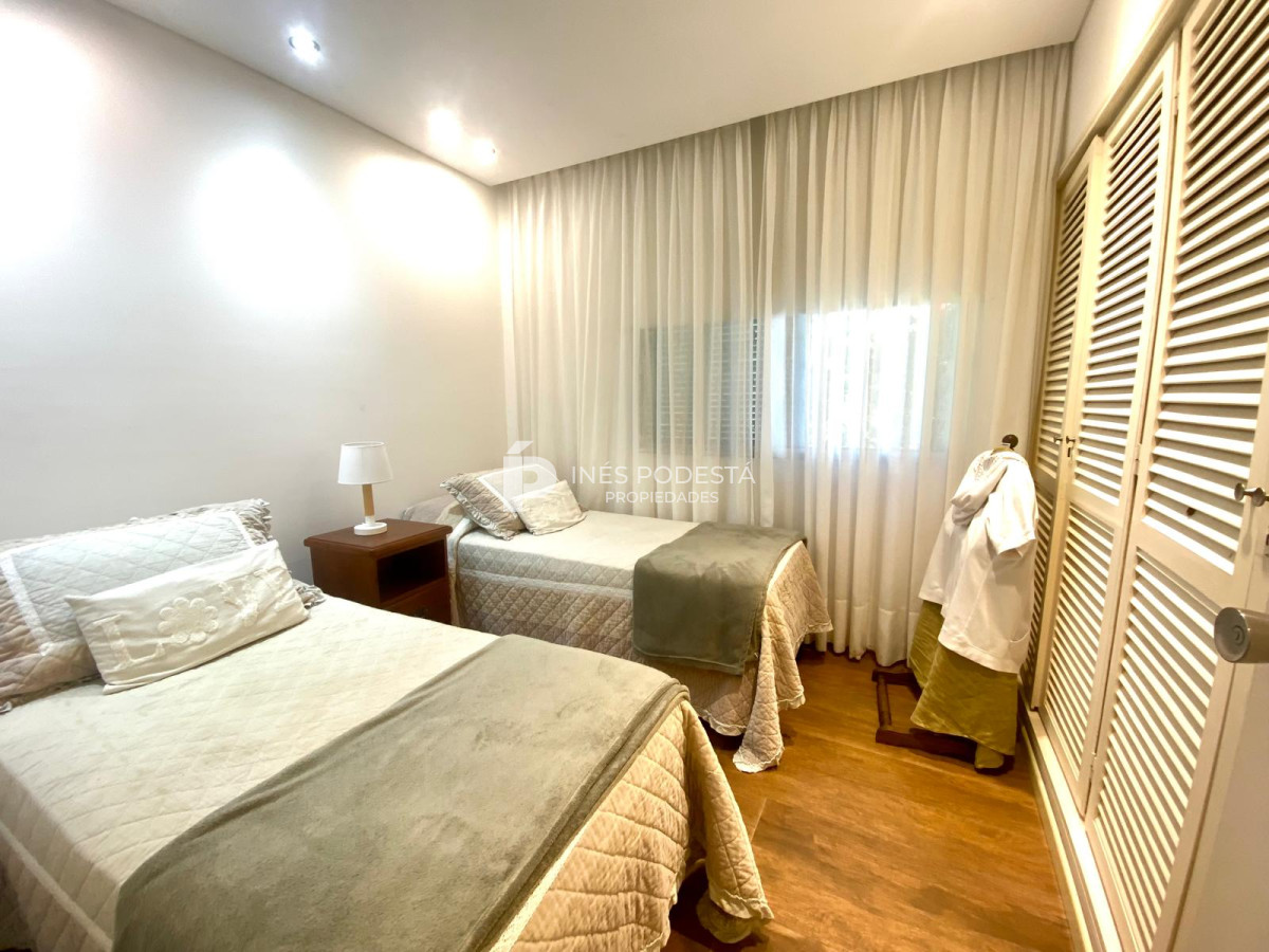 Casa ID.1973 - Venta en Cantegril 4 dormitorios y dependencia de servicio