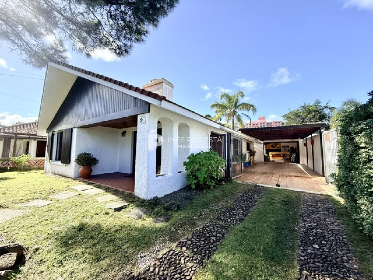 Casa ID.230 - Venta casa con 3 dormitorios y medio con piscina