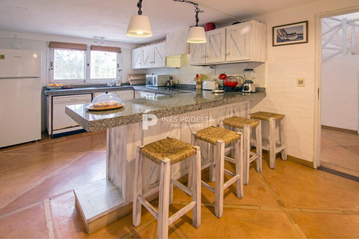 Casa ID.39397 - Casa en venta Burnett 4 dormitorios con piscina