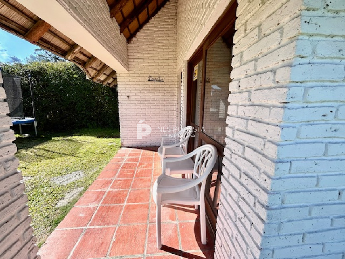 Casa ID.41694 - Alquiler mansa 3 dormitorios y dependencia de servicio con pisicna