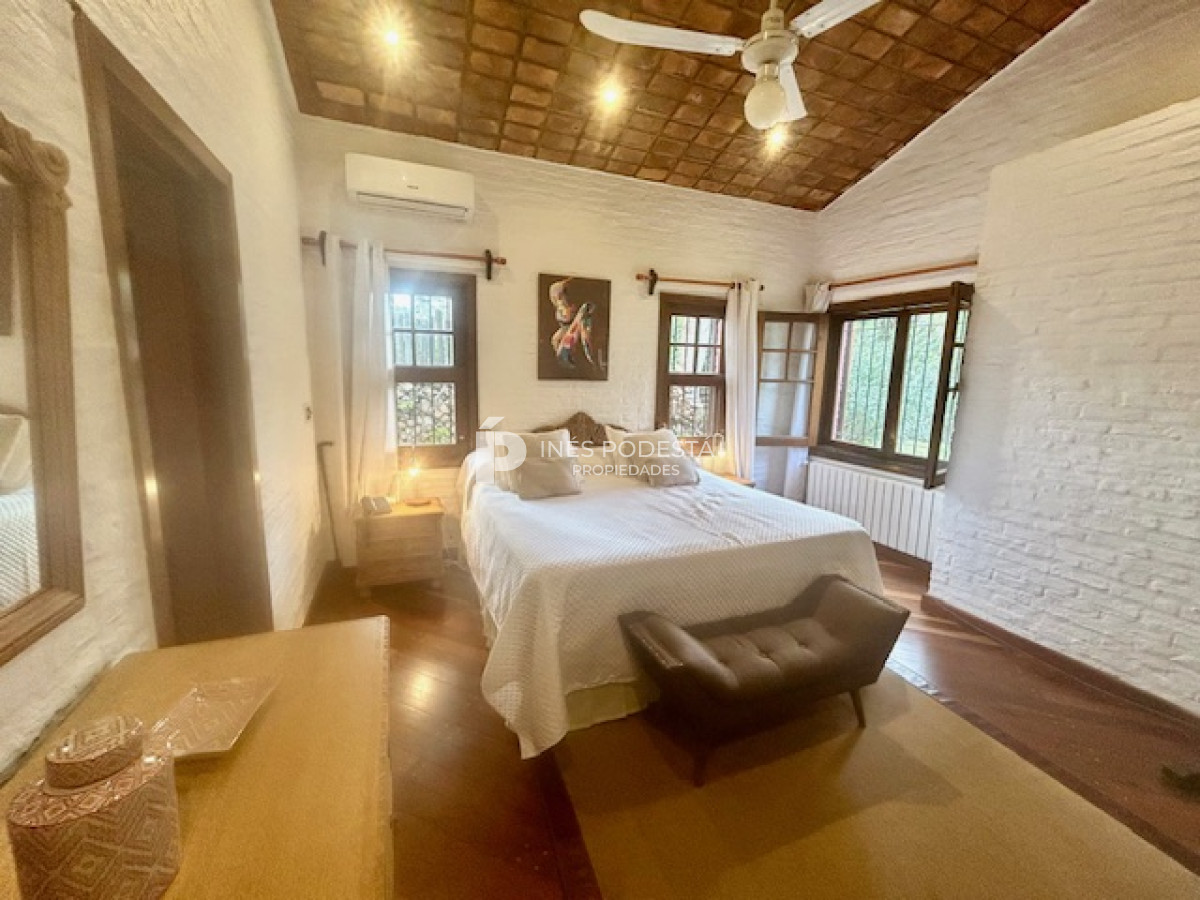 Casa ID.41030 - Venta casa con 4 dormitorios + dependencia de servicio y piscina climatizada