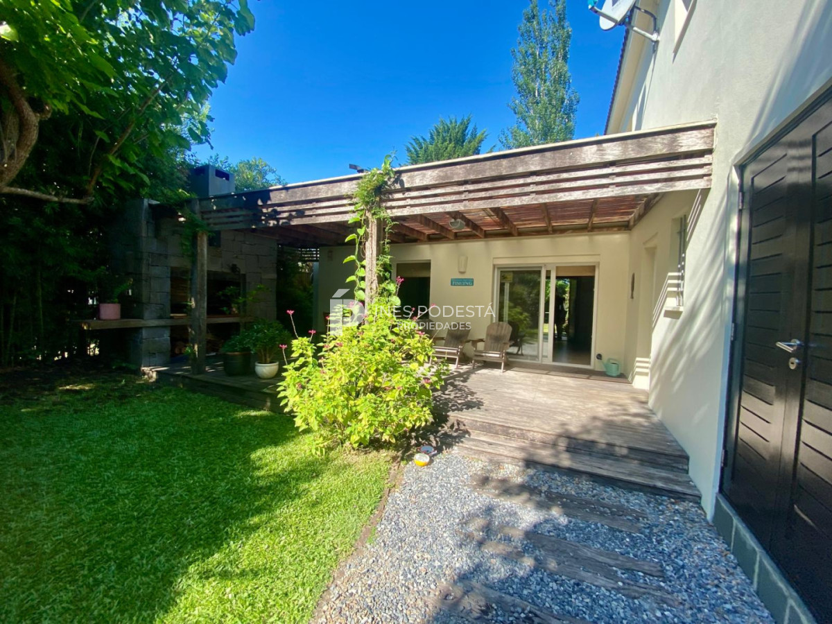 Casa ID.41900 - Casa en venta con 3 dormitorios y 2 baños