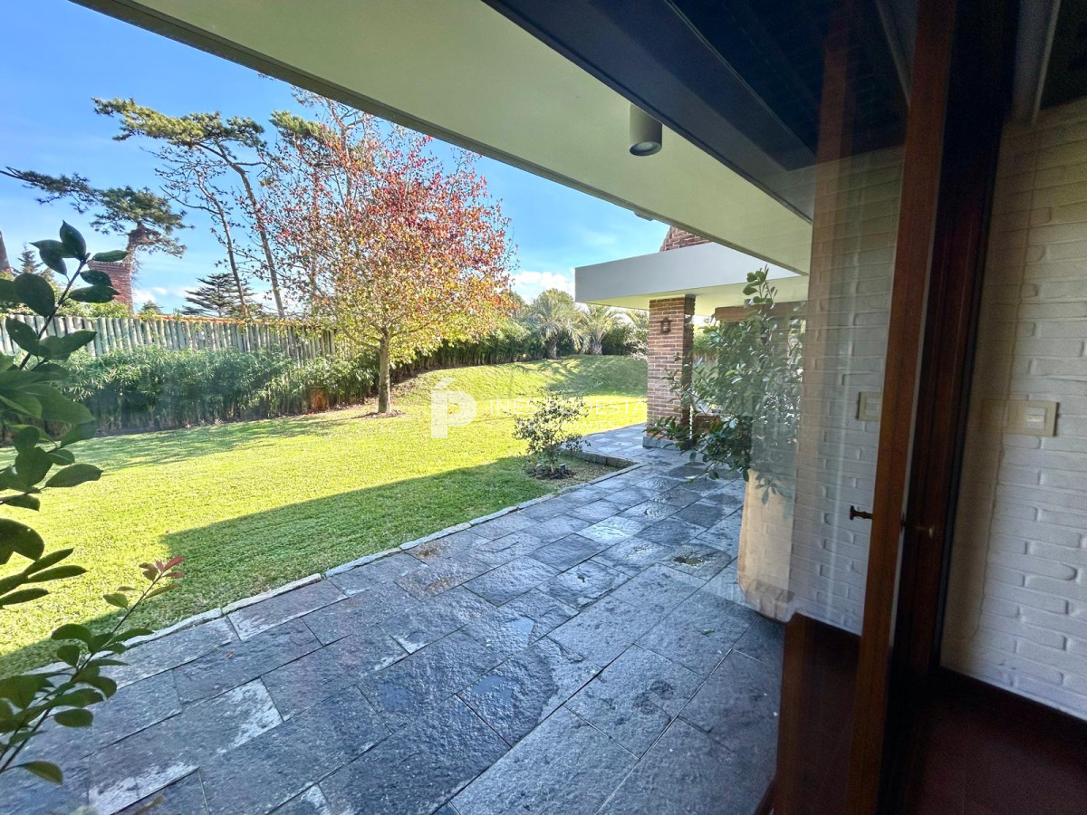 Casa ID.8429 - Venta de Excelente propiedad en el corazón de La Mansa con 4 suites