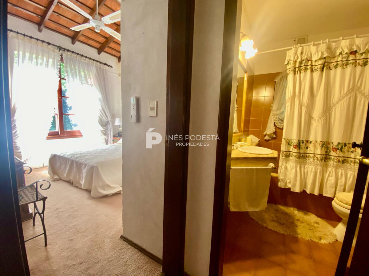 Casa ID.40401 - Venta 3 suites, dependencia de servicio y piscina