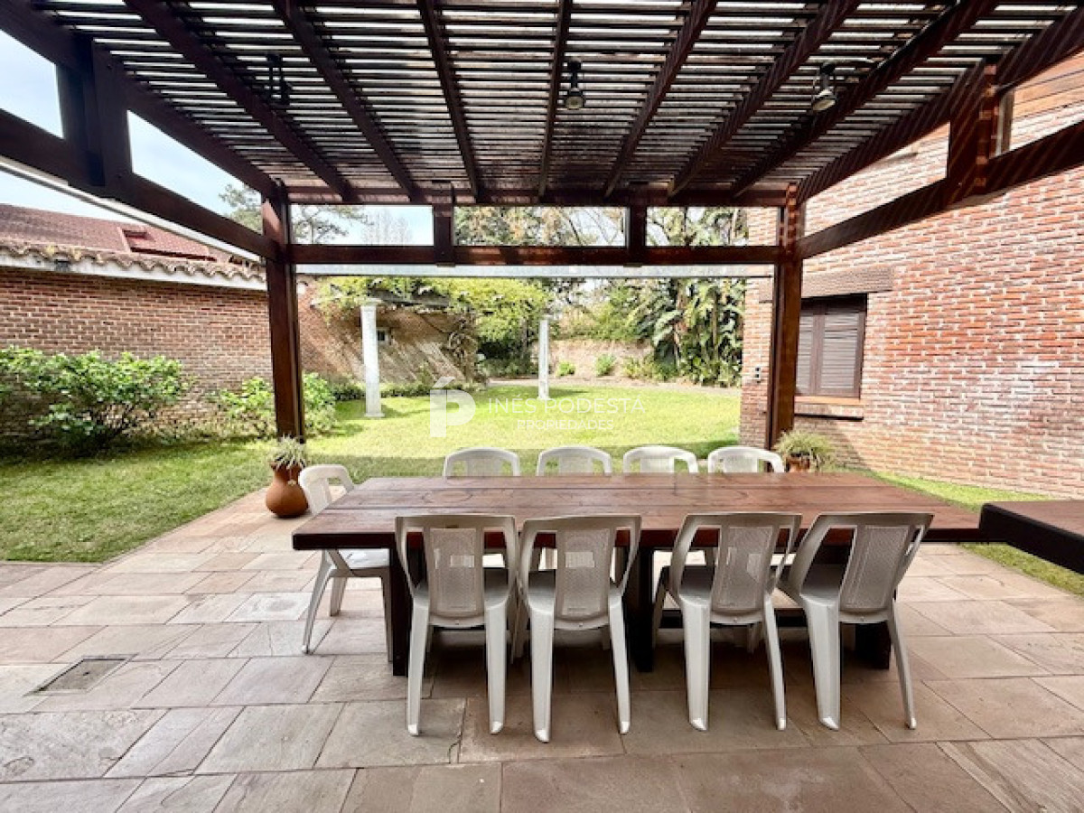 Casa ID.41747 - Venta 7 dormitorios, 8 baños  más dependencias de servicio