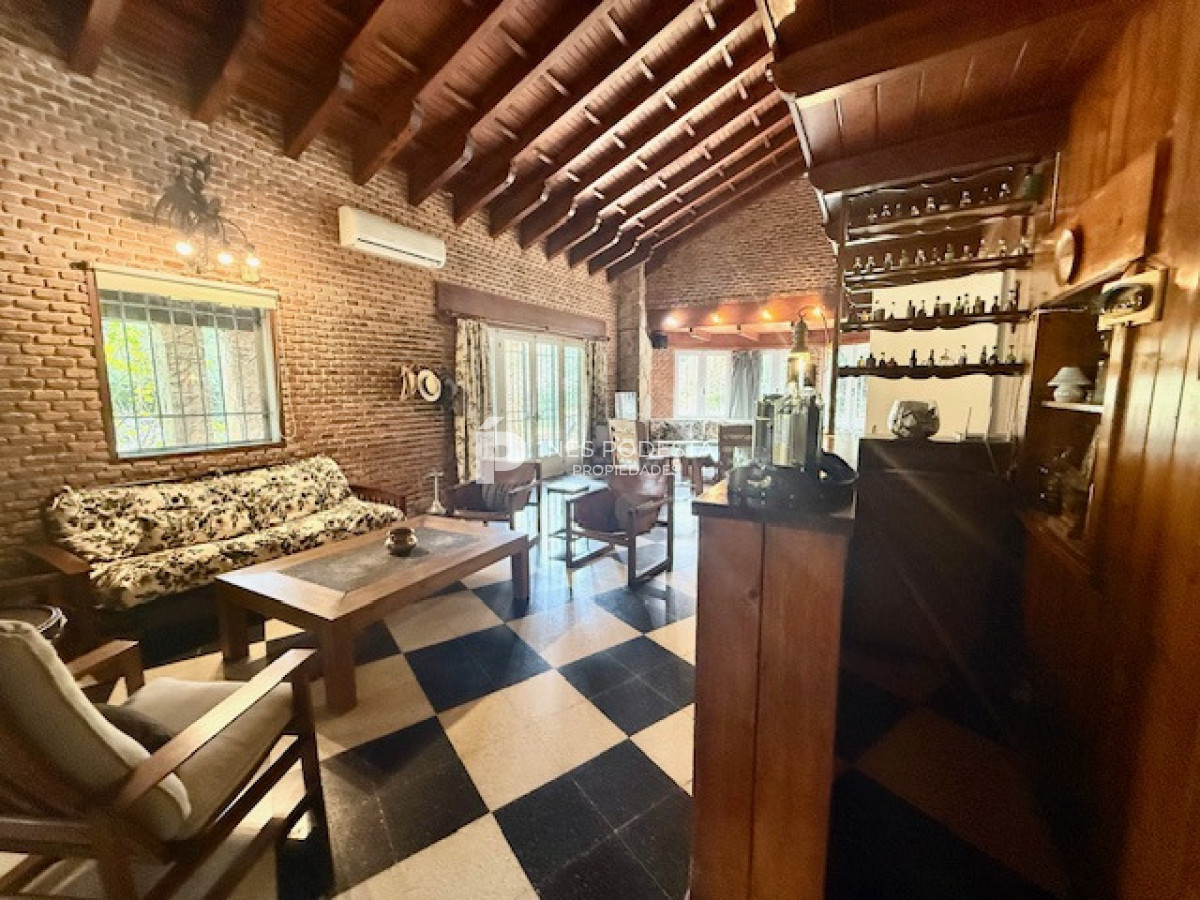 Casa ID.41747 - Venta 7 dormitorios, 8 baños  más dependencias de servicio
