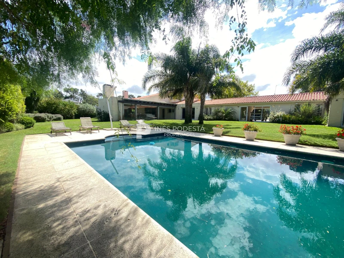 Casa ID.41257 - Alquiler 4 dormitorios y dependencia de servicio con piscina