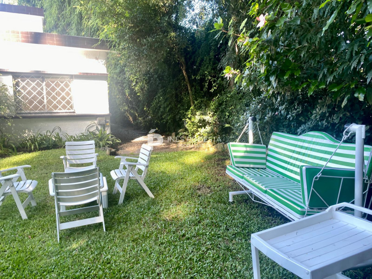 Casa ID.1973 - Venta en Cantegril 4 dormitorios y dependencia de servicio