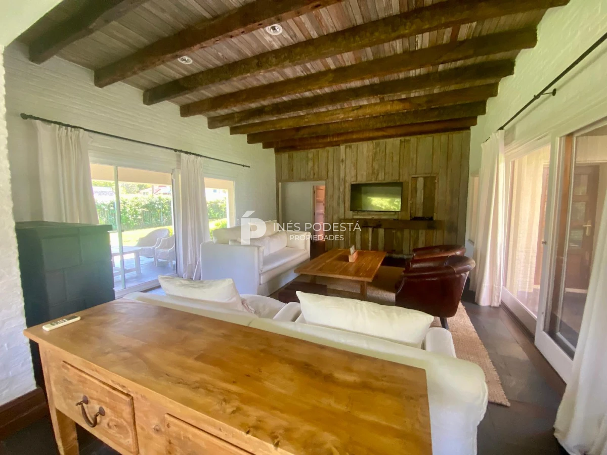 Casa ID.41257 - Alquiler 4 dormitorios y dependencia de servicio con piscina