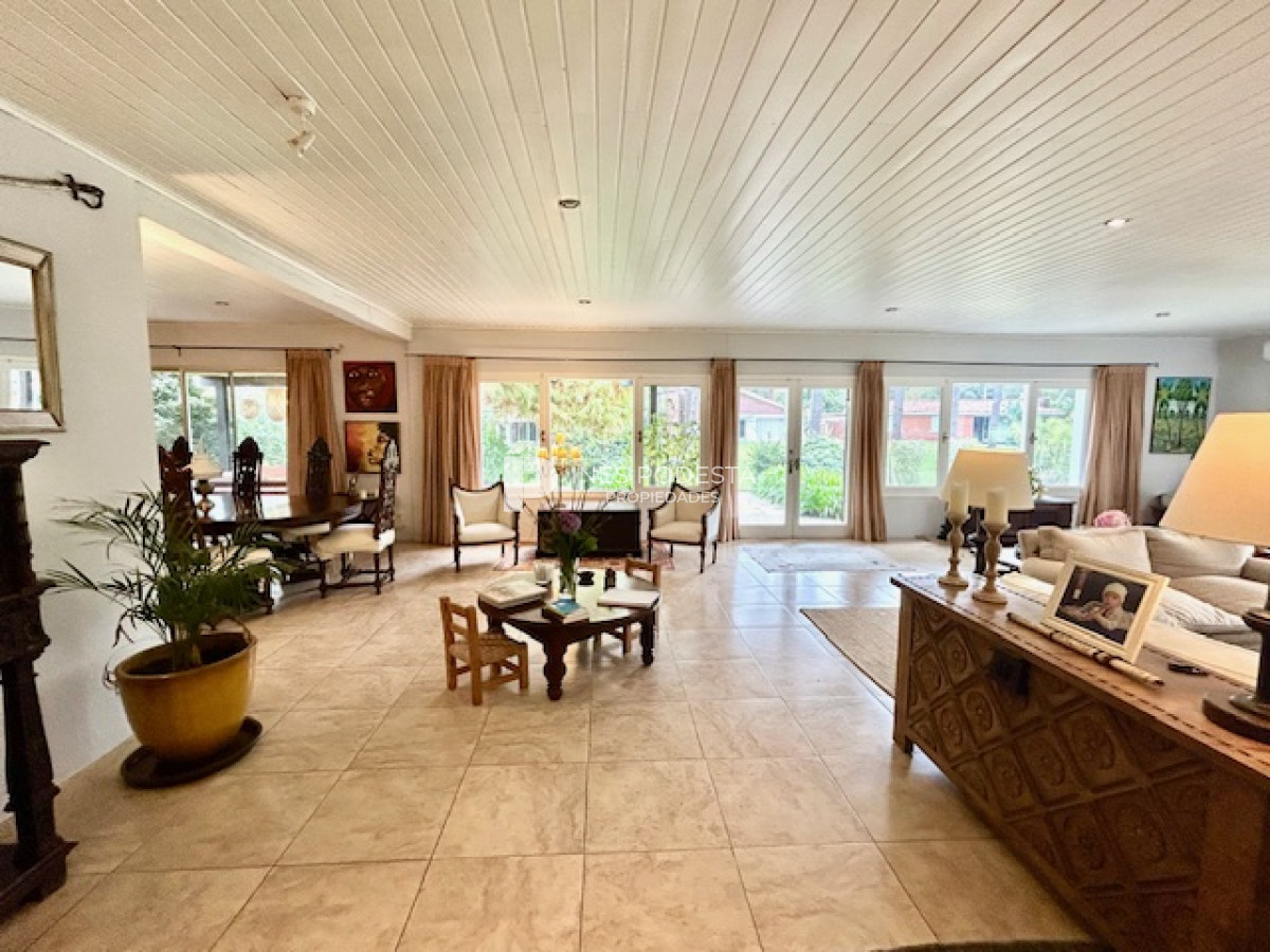 Casa ID.40762 - Venta en mansa con 4 dormitorios más 2 dormitorios exteriores