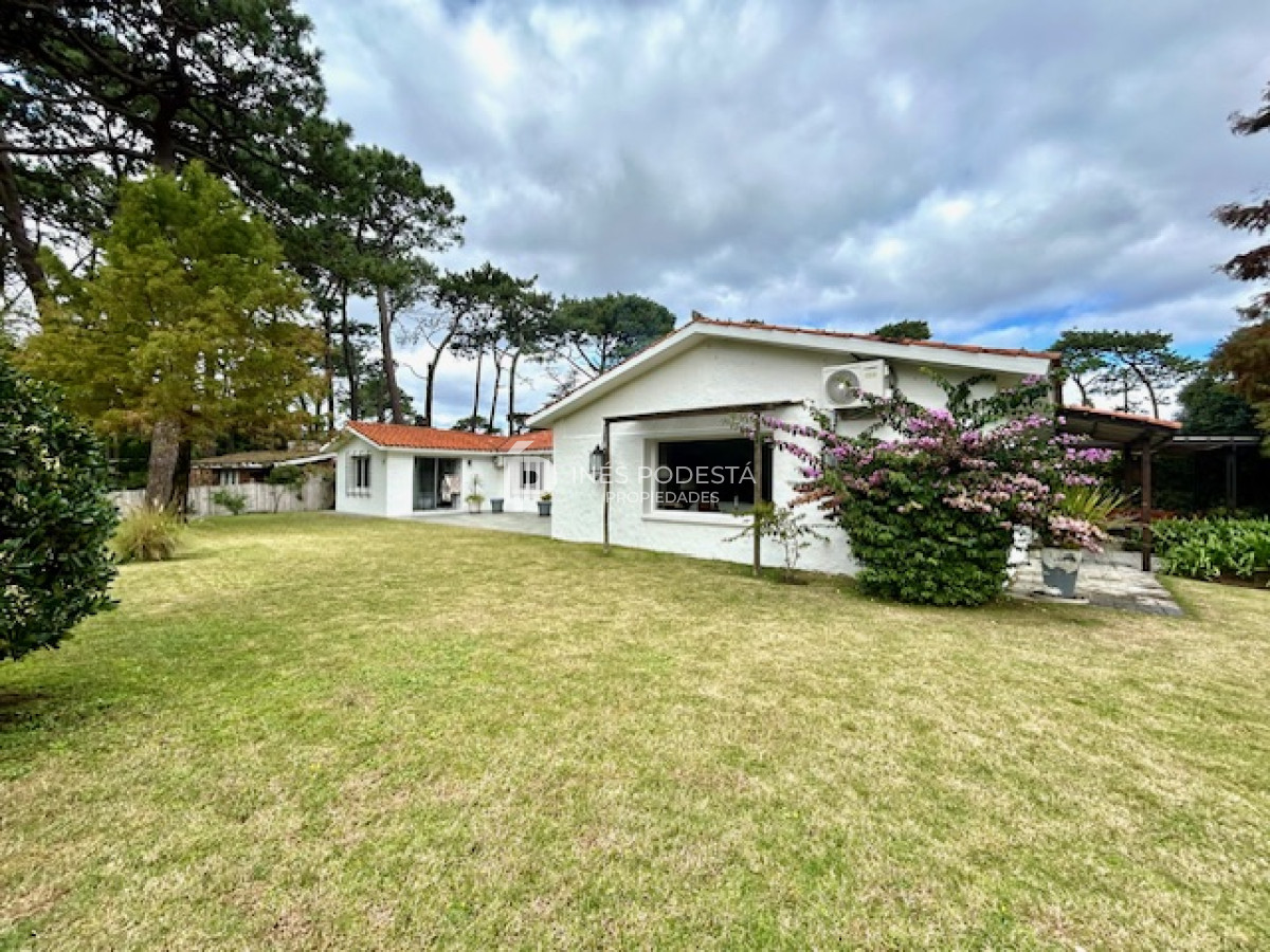 Casa ID.40762 - Venta en mansa con 4 dormitorios más 2 dormitorios exteriores