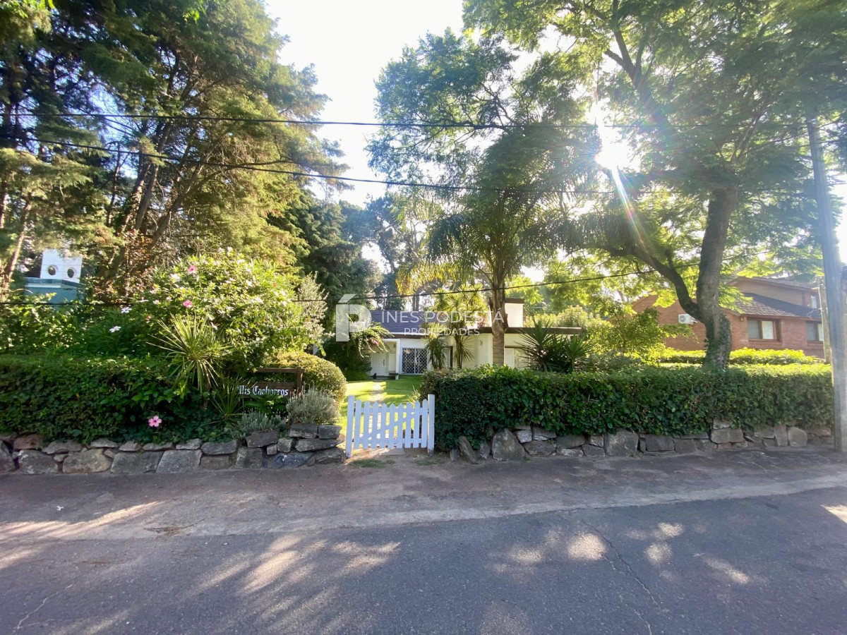 Casa ID.1973 - Venta en Cantegril 4 dormitorios y dependencia de servicio