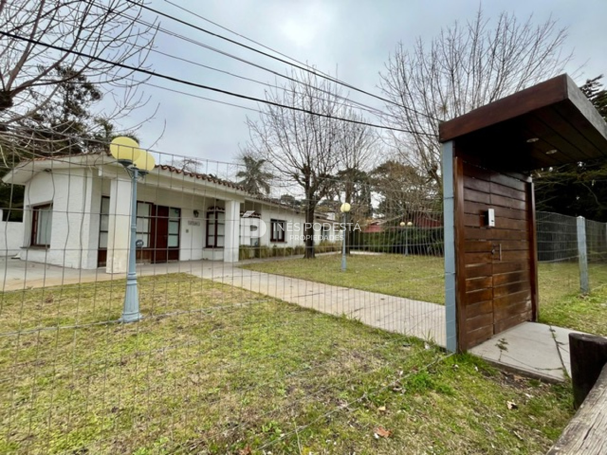 Casa ID.41572 - Venta casa sobre Br. Artigas con 4 dormitorios