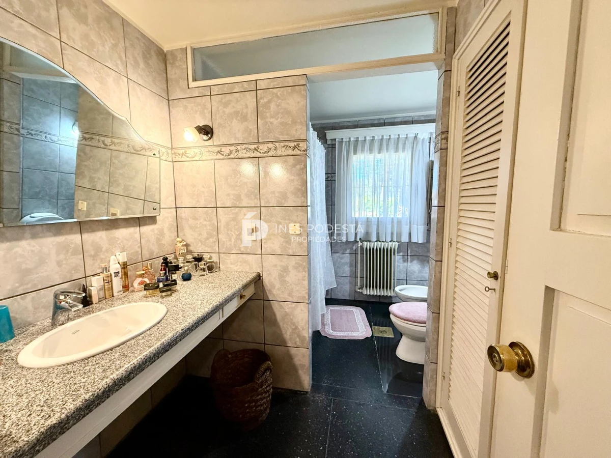 Casa ID.41758 - Venta casa 4 dormitorios y dependencia de servicio