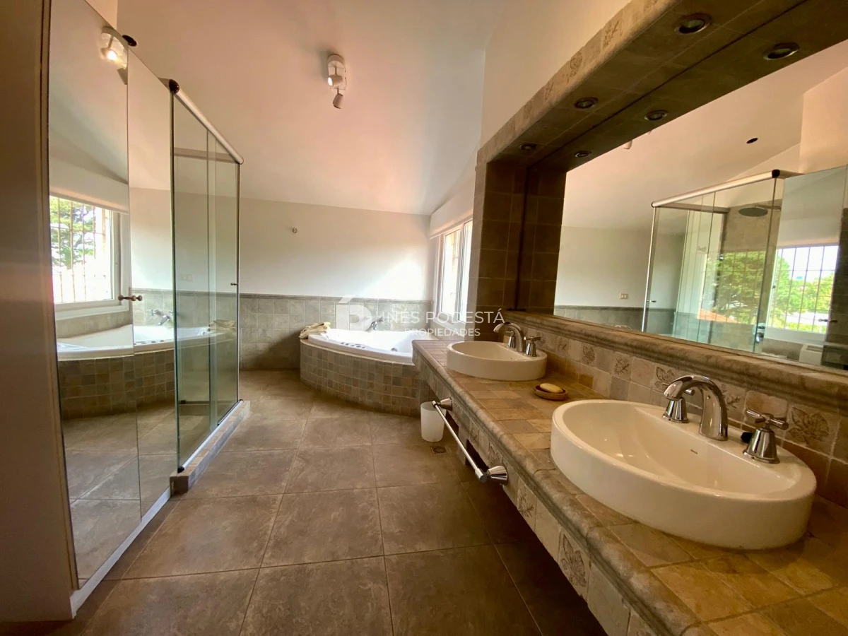 Casa ID.41257 - Alquiler 4 dormitorios y dependencia de servicio con piscina