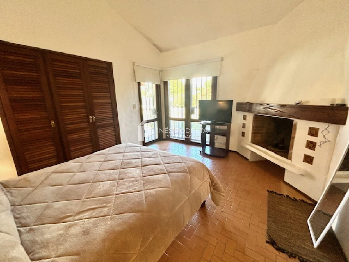 Casa ID.41694 - Alquiler mansa 3 dormitorios y dependencia de servicio con pisicna
