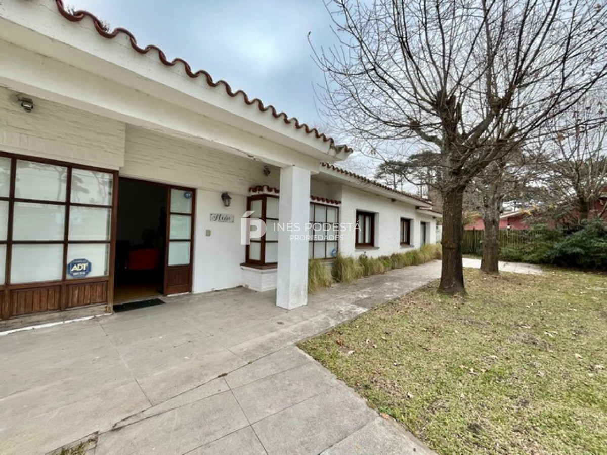 Casa ID.41572 - Venta casa sobre Br. Artigas con 4 dormitorios