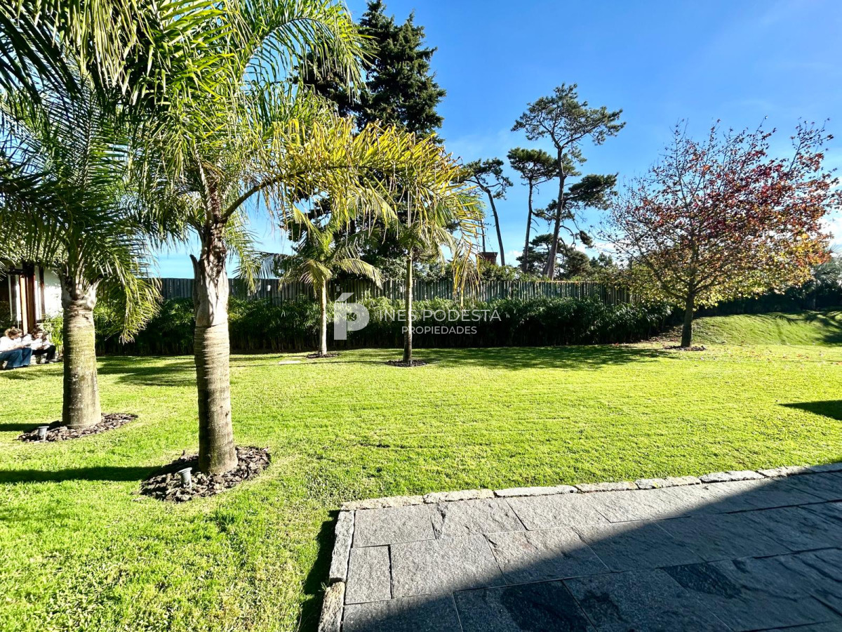 Casa ID.8429 - Venta de Excelente propiedad en el corazón de La Mansa con 4 suites