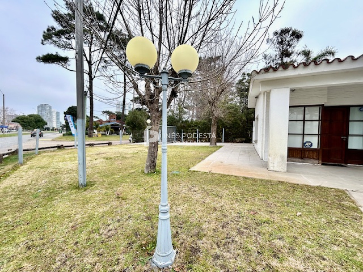 Casa ID.41572 - Venta casa sobre Br. Artigas con 4 dormitorios