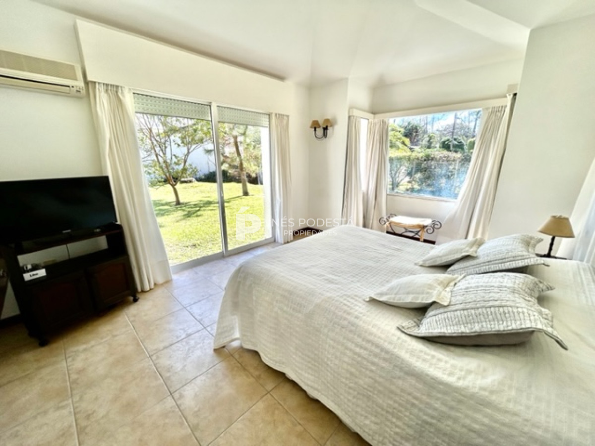 Casa ID.916 - Mansa, excelente ubicación con 4 dormitorios y 3 baños